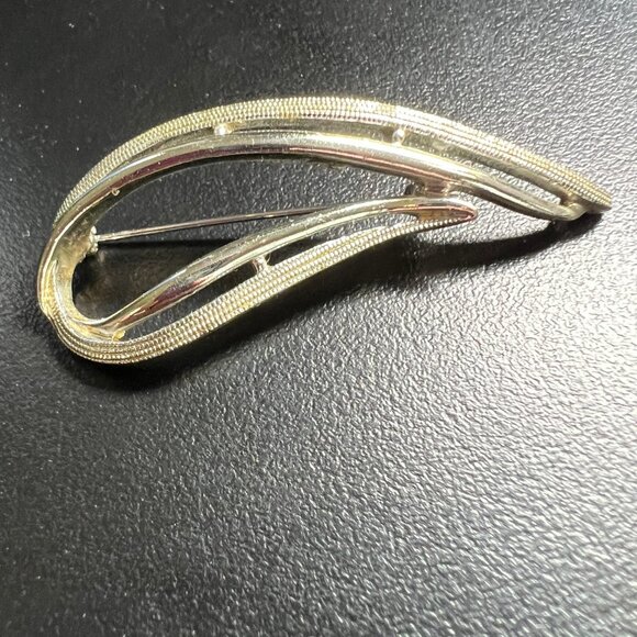 Vintage Sarah Coventry Gold Tone Brooch Elegant Abstract Leaf Design Signed - Picture 4 of 8